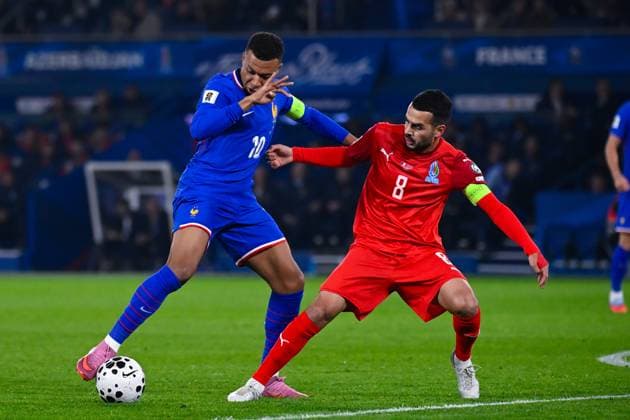 FOOTBALL : France vs Azerbaidjan - Paris - 10 10 2025 Kylian Mbappe ( 10 - France ) and Emin Makhmudov ( 8 - Azerbaijan ) during the European Qualifying round match between France and Azerbaijan at Parc des Princes on October 10, 2025 in Paris, France. ( Photo by Federico Pestellini PsnewZ ) - Parc des PrincesFrance  Copyright: xFedericoxPestellinix