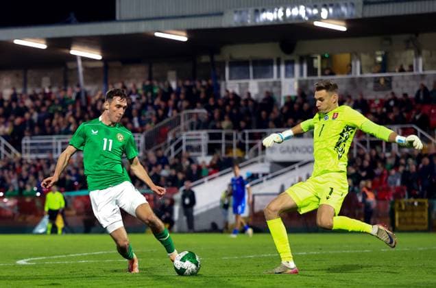 2027 UEFA Under 21 European Championship, EM, Europameisterschaft Qualifier, Turner™s Cross, Cork 10 10 2025 Republic of Ireland vs Slovakia Ireland s Mason Melia and Adam Hrdina of Slovakia Mason Melia and Adam Hrdina 10 10 2025  Copyright: x INPHO BryanxKeanex 0S2A4629 copy