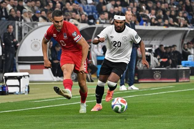 10 10 2025, xsltx, Football World Cup Qualification 2026, Germany Luxembourg v l Dirk Carlson Luxembourg Serge Gnabry German National Football Team DFB Zweikampf, action, action, battle for the ball DFL DFB REGULATIONS PROHIBIT ANY USE OF PHOTOGRAPHS as IMAGE SEQUENCES and or QUASI VIDEO Sinsheim