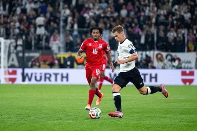 Joshua Kimmich Germany, 06 on the ball, behind him Leandro Barreiro Luxembourg, 16 , GER, Germany vs Luxembourg, Football, Men, World Cup Qualification Europe, Matchday 7, Season 2025 2026, 10 10 2025 GER, Germany vs Luxembourg, Football, Men, World Cup Qualification Europe, Matchday 7, Season 2025 2026, 10 10 2025 Sinsheim Copyright: xEibner-Pressefoto Memmlerx EP_MMR