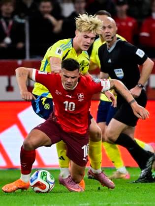 STOCKHOLM, SWEDEN 20251010 Switzerlands Granit Xhaka against Swedens Lucas Bergvall during Fridays World Cup qualifying soccer match between Sweden and Switzerland at Strawberry arena, October 10, 2025 in Stockholm, Sweden STOCKHOLM SWEDEN x10030x  Copyright: xJonasxEkströmer TTx VM-KVAL SVERIGE-SCHWEIZ