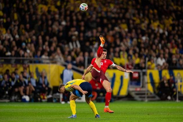 251010 Jesper Karlström of Sweden and Granit Xhaka of Switzerland during the FIFA World Cup Qualifier football match between Sweden and Switzerland on October 10, 2025 in Stockholm Photo Simon Hastegard BILDBYRAN kod SH JM0740 bbeng fotboll football soccer fotball vm kval kval fifa world cup qualifier qualifier qualification sverige sweden sverige a schweiz switzerlandbbauto  Copyright: SIMONxHASTEGARD BB251010SH031
