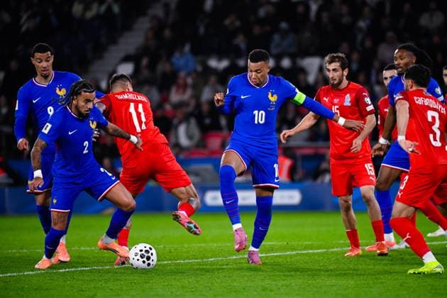 FOOTBALL : France vs Azerbaidjan - Paris - 10 10 2025 Malo Gusto ( 2 - France ) , Rustam Akhmedzade ( 11 - Azerbaijan ) and Kylian Mbappe ( 10 - France ) during the European Qualifying round match between France and Azerbaijan at Parc des Princes on October 10, 2025 in Paris, France. ( Photo by Federico Pestellini PsnewZ ) - Parc des PrincesFrance  Copyright: xFedericoxPestellinix