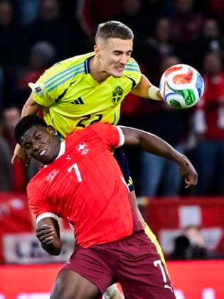 Sweden s Gustaf Lagerbielke against Switzerland s Breel Embolo during Friday s World Cup qualifying soccer match between Sweden and Switzerland at Strawberry Arena, October 10, 2025 in Stockholm, Sweden STOCKHOLM SWEDEN x10030x  Copyright: xJonasxEkströmer TTx WORLD CUP QUALIFYING SWEDEN-SWITZERLAND