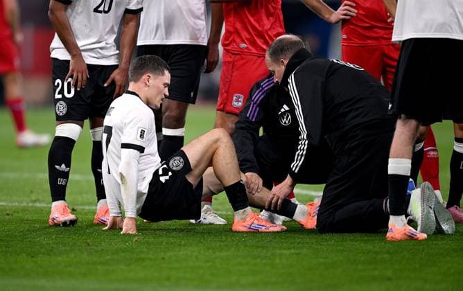Football International Qualification World Cup 2026 in Sinsheim Group A 3 Matchday Germany Luxenburg 10 10 2025 Florian Wirtz Germany injured , being treated by Dr. Jochen Hahne