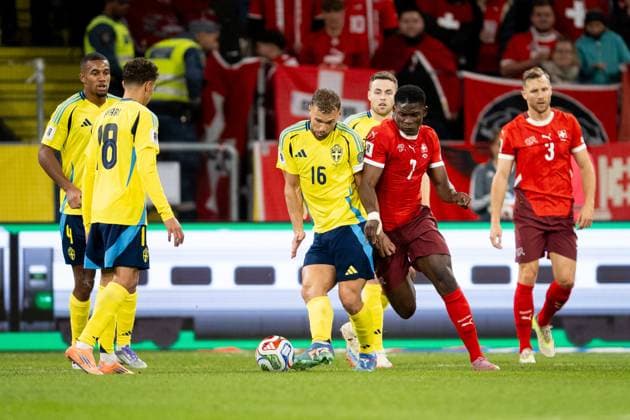 October 10, 2025, Solna, Sweden: Jesper Karlstrom of Sweden and Breel Embolo of Switzerland seen in action during FIFA 2026 World Cup Qualifier Group B match between Sweden and Switzerland at Strawberry Arena in Solna, Sweden. Solna Sweden - ZUMAs227 20251010_zip_s227_008 Copyright: xMateuszxSlodkowskix