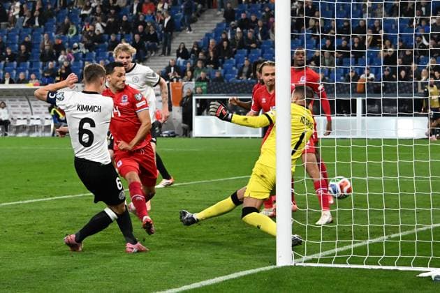 10 10 2025, xsltx, football world cup qualification 2026, Germany Luxembourg v l Joshua Kimmich German national football team DFB Torschuetze, scores the goal, Treffer, scores the goal 4 0 Anthony Moris Luxembourg DFL DFB REGULATIONS PROHIBIT ANY USE OF PHOTOGRAPHS as IMAGE SEQUENCES and or QUASI VIDEO Sinsheim