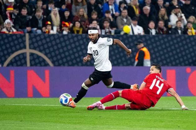 Serge Gnabry Germany, 20 in duel with Eric Veiga Luxembourg, 14 in front of goal for 3 0, GER, Germany vs Luxembourg, Football, Men, World Cup Qualification Europe, Matchday 7, Season 2025 2026, 10 10 2025 GER, Germany vs Luxembourg, Football, Men, World Cup Qualification Europe, Matchday 7, Season 2025 2026, 10 10 2025 Sinsheim Copyright: xEibner-Pressefoto Memmlerx EP_MMR