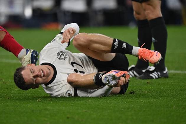 10 10 2025, xjrdrx, Football World Cup Qualification 2026, Germany Luxembourg v l Florian Wirtz German National Football Team DFB injured, injury, pain, aches DFL DFB REGULATIONS PROHIBIT ANY USE OF PHOTOGRAPHS as IMAGE SEQUENCES and or QUASI VIDEO Sinsheim