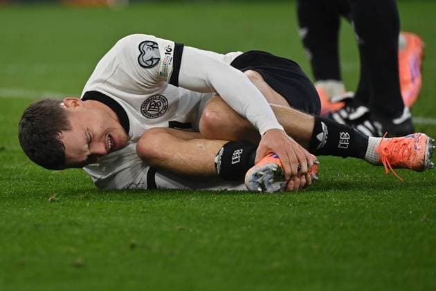 10 10 2025, xjrdrx, Football World Cup Qualification 2026, Germany Luxembourg v l Florian Wirtz German National Football Team DFB injured, injury, pain, aches DFL DFB REGULATIONS PROHIBIT ANY USE OF PHOTOGRAPHS as IMAGE SEQUENCES and or QUASI VIDEO Sinsheim