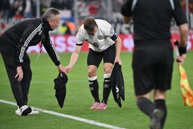 Joshua Kimmich Germany changes his shorts just before the end 10 10 2025, FIFA World Cup Qualifiers Europe 2025 26, 7 Matchday Germany Luxembourg Sinsheim PreZero Arena North Rhine-Westphalia Germany Team2