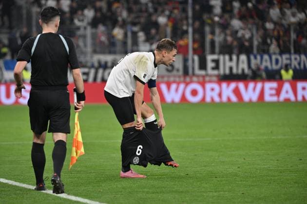 Joshua Kimmich Germany changes his shorts just before the end 10 10 2025, FIFA World Cup Qualifiers Europe 2025 26, 7 Matchday Germany Luxembourg Sinsheim PreZero Arena North Rhine-Westphalia Germany Team2