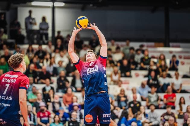 Volleyball Men Season 2025 2026 League Cup 2025 SVG Lüneburg vs FT 1844 Freiburg 10 10 2025 Santeri Välimaa 12 SVG Lüneburg plays the ball to