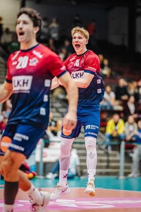 Volleyball mens season 2025 2026 League Cup 2025 SVG Lüneburg vs FT 1844 Freiburg 10 10 2025 Axel Larsen 18 SVG Lüneburg jumping for joy