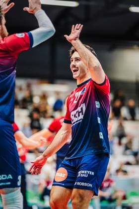 Volleyball mens season 2025 2026 League Cup 2025 SVG Lüneburg vs FT 1844 Freiburg 10 10 2025 Ethan Champlin 20 SVG Lüneburg cheers and claps with Jesse Elser 3 SVG Lüneburg