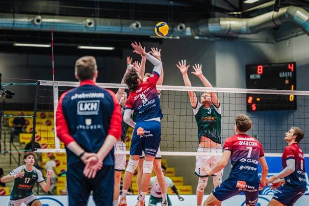 Volleyball mens season 2025 2026 League Cup 2025 SVG Lüneburg vs FT 1844 Freiburg 10 10 2025 Jesse Elser 3 SVG Lüneburg attacking against the block of Fabian Hosch 9 FT 1844 Freiburg and Yannick Harms 3 FT 1844 Freiburg