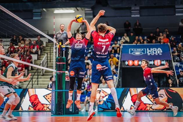 Volleyball mens season 2025 2026 League Cup 2025 SVG Lüneburg vs FT 1844 Freiburg 10 10 2025 Santeri Välimaa 12 SVG Lüneburg passes the ball to Joscha Kunstmann 7 SVG Lüneburg