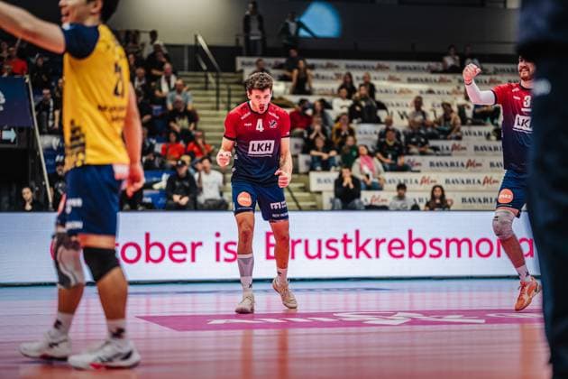Volleyball mens season 2025 2026 League Cup 2025 SVG Lüneburg vs FT 1844 Freiburg 10 10 2025 Christopher Byam 4 SVG Lüneburg cheers
