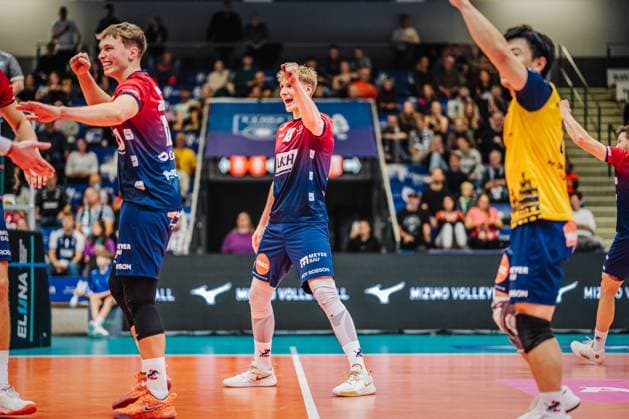 Volleyball mens season 2025 2026 League Cup 2025 SVG Lüneburg vs FT 1844 Freiburg 10 10 2025 Axel Larsen 18 SVG Lüneburg cheers