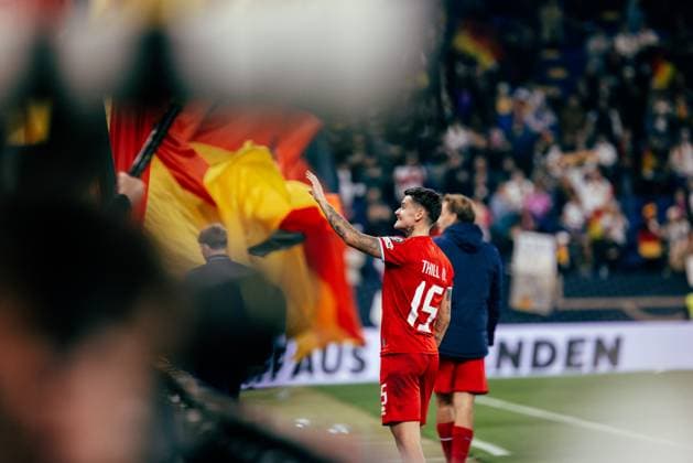 Sinsheim, Germany, October 10th 2025 Olivier Thill ( 15 - Luxembourg) waving to the fans after the match during the UEFA European Qualifiers match between Germany vs. Luxemburg at PreZero Arena, in Sinsheim, Germany. (Gabor Baumgarten SPP) Copyright: xGaborxBaumgartenx xSPPx Sportspressphoto_SPR40813