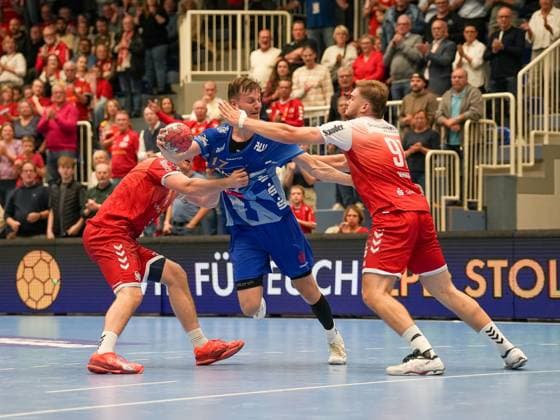 Foul on Sebastian Trost TV Grosswallstadt, 17 TuSEM Essen vs TV Grosswallstadt, Handball, 2 Bundesliga, Matchday 7, Season 2025 2026, 10 10 2025 TuSEM Essen vs TV Grosswallstadt, Handball, 2 Bundesliga, Matchday 7, Season 2025 2026, 10 10 2025 Essen Copyright: xEibner-Pressefoto DamianxKruczynx EP_DKI