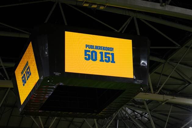 251010 The attendance is shown on the big screen during the FIFA World Cup Qualifier football match between Sweden and Switzerland on October 10, 2025 in Stockholm Photo Simon Hastegard BILDBYRAN kod SH JM0740 bbeng fotboll football soccer fotball vm kval kval fifa world cup qualifier qualifier qualification sverige sweden sverige a schweiz switzerland  Copyright: SIMONxHASTEGARD BB251010SH065
