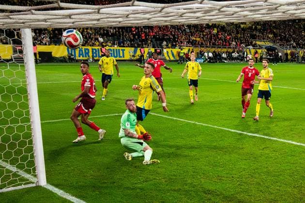 251010 Johan Manzambi of Switzerland scores 0 2 behind goalkeeper Viktor Johansson of Sweden during the FIFA World Cup Qualifier football match between Sweden and Switzerland on October 10, 2025 in Stockholm Photo Joel Marklund BILDBYRAN kod JM JM0740 bbeng fotboll football soccer fotball vm kval kval fifa world cup qualifier qualifier qualification sverige sweden sverige a schweiz switzerland  Copyright: JOELxMARKLUND BB251010JM126