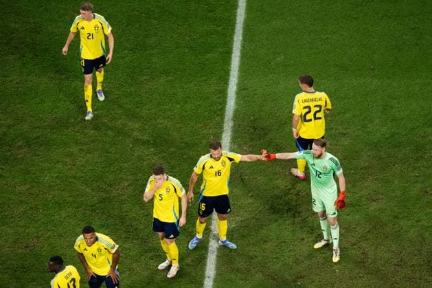 251010 Alexander Bernhardsson, Gabriel Gudmundsson, Jesper Karlström, Gustaf Lagerbielke and goalkeeper Viktor Johansson of Sweden during the FIFA World Cup Qualifier football match between Sweden and Switzerland on October 10, 2025 in Stockholm Photo Emma Wallskog BILDBYRAN COP 320 JM0740 bbeng fotboll football soccer fotball vm kval kval fifa world cup qualifier qualifier qualification sverige sweden sverige a schweiz switzerland  Copyright: EMMAxWALLSKOG BB251010EW028