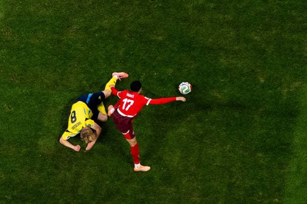 251010 Daniel Svensson of Sweden and Ruben Vargas of Switzerland during the FIFA World Cup Qualifier football match between Sweden and Switzerland on October 10, 2025 in Stockholm Photo Emma Wallskog BILDBYRAN COP 320 JM0740 bbeng fotboll football soccer fotball vm kval kval fifa world cup qualifier qualifier qualification sverige sweden sverige a schweiz switzerland  Copyright: EMMAxWALLSKOG BB251010EW032