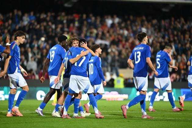 Tommaso Berti (Italy) celebrated by his teammate after his goal during Qualifying - Italy U21, U 21 vs Sweden U21, UEFA European Football Championship in Cesena, Italy, October 10 2025  Copyright: xGianlucaxRicci IPAxSportx xipa-agency.netx xx IPA_66405738 IPA_Agency_IPA66405738