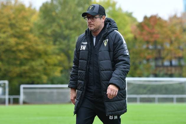 Soccer test match VfL Bochum Alemannia Aachen on 09 10 2025 on the athletics field at the Vonovia Ruhrstadion in Bochum Benedetto Muzzicato Coach Head Coach Aachen xRx