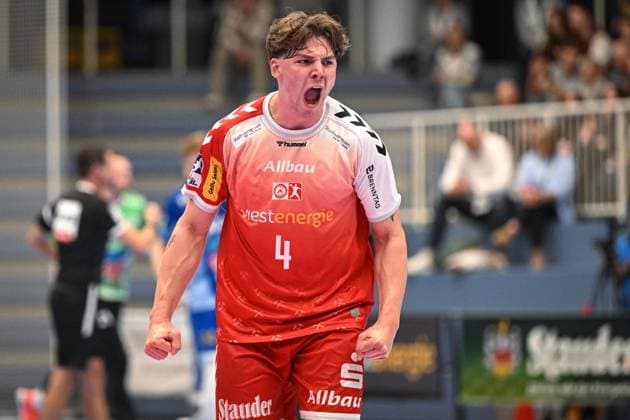 Germany, Handball, 2 Bundesliga, Matchday 7, 2025 2026, TuSEM Essen vs TV Großwallstadt, 10 10 2025, Sporthalle Am Hallo, Essen, Germany, Felix Göttler TuSEM Essen, 4 celebrates his goal Copyright: xMarkusxVerwimpx