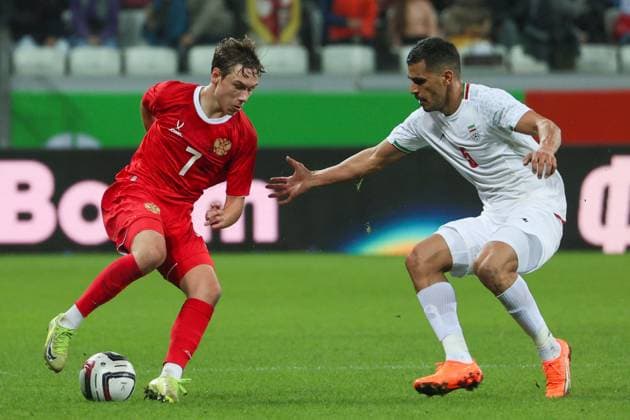 RUSSIA, VOLGOGRAD - OCTOBER 10, 2025: Russia s Alexei Batrakov (L) and Iran s Ali Nemati are in action in a friendly football match between the Russian and the Iranian men s national football teams at Volgograd Arena. Dmitry Rogulin TASS  84733607
