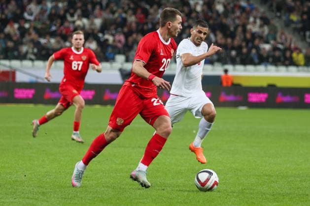 RUSSIA, VOLGOGRAD - OCTOBER 10, 2025: Russia s Dmitry Vorobyev (L) and Iran s Mohammad Mohebi are in action in a friendly football match between the Russian and the Iranian men s national football teams at Volgograd Arena International Football Friendly: Russia 2 - 1 Iran  - ZUMAt113 20251010_zaa_t113_450 Copyright: xDmitryxRogulinx