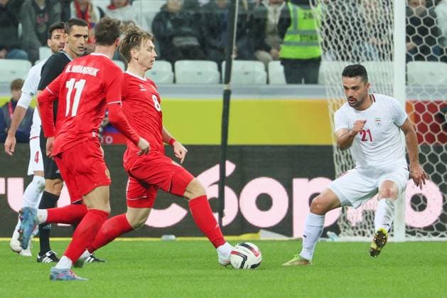 RUSSIA, VOLGOGRAD - OCTOBER 10, 2025: Russia s Nail Umyarov (L) and Iran s Omid Noorafkan are in action in a friendly football match between the Russian and the Iranian men s national football teams at Volgograd Arena International Football Friendly: Russia 2 - 1 Iran  - ZUMAt113 20251010_zaa_t113_451 Copyright: xDmitryxRogulinx