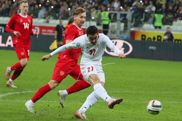 RUSSIA, VOLGOGRAD - OCTOBER 10, 2025: Russia s Nail Umyarov (L) and Iran s Kasra Taheri are in action in a friendly football match between the Russian and the Iranian men s national football teams at Volgograd Arena International Football Friendly: Russia 2 - 1 Iran  - ZUMAt113 20251010_zaa_t113_453 Copyright: xDmitryxRogulinx