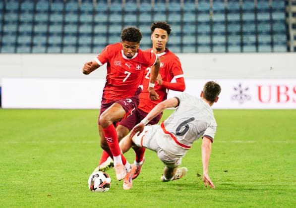 10 10 2025 Lucerne Switzerland Swissporarena Soccer Men European Under 21 Championship Switzerland Iceland Picture Ethan Meichtry SUI vs Baldur Kari Helgason ISL r Action Single picture