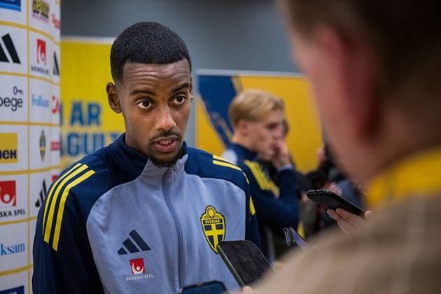251010 Alexander Isak of Sweden in the mixed zone after the FIFA World Cup Qualifier football match between Sweden and Switzerland on October 10, 2025 in Stockholm Photo Jesper Zerman BILDBYRAN kod JZ JM0740 bbeng fotboll football soccer fotball vm kval kval fifa world cup qualifier qualifier qualification sverige sweden sverige a schweiz switzerlandbbauto  Copyright: JESPERxZERMAN BB251010JZ108