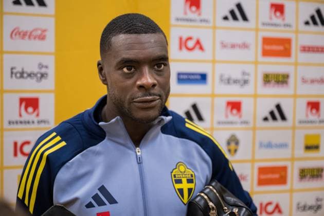 251010 Ken Sema of Sweden in the mixed zone after the FIFA World Cup Qualifier football match between Sweden and Switzerland on October 10, 2025 in Stockholm Photo Jesper Zerman BILDBYRAN kod JZ JM0740 bbeng fotboll football soccer fotball vm kval kval fifa world cup qualifier qualifier qualification sverige sweden sverige a schweiz switzerlandbbauto  Copyright: JESPERxZERMAN BB251010JZ118