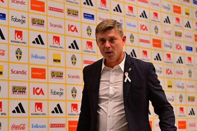 Strawberry Arena, Solna, Sweden, Oct 10th 2025: head coach Jon Dahl Tomasson (Sweden) leaves the press conference, PK, Pressekonferenz after the FIFA World Cup, WM, Weltmeisterschaft, Fussball Qualifiers game on October 10th 2025 between Sweden and Switzerland at Strawberry Arena in Solna, Sweden (Peter Sonander SPP) Copyright: xPeterxSonander SPPx spp-en-PeSo-PSon-20251010-235112_PS_0946