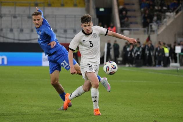 10 10 2025, xmohx, Football U 21 European Championship Qualification, Germany Greece v l Christos Papadopoulos Greece U21 Lukas Ullrich German National Football Team DFB U21 duel, action, action, battle for the ball DFL DFB REGULATIONS PROHIBIT ANY USE OF PHOTOGRAPHS as IMAGE SEQUENCES and or QUASI VIDEO Jena