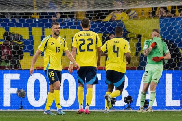 251010 Jesper Karlström of Sweden looks dejected after the 0 1 goal during the FIFA World Cup Qualifier football match between Sweden and Switzerland on October 10, 2025 in Stockholm Photo Simon Hastegard BILDBYRAN kod SH JM0740 bbeng fotboll football soccer fotball vm kval kval fifa world cup qualifier qualifier qualification sverige sweden sverige a schweiz switzerland depp  Copyright: SIMONxHASTEGARD BB251010SH119