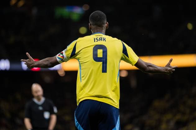 251010 Alexander Isak of Sweden during the FIFA World Cup Qualifier football match between Sweden and Switzerland on October 10, 2025 in Stockholm Photo Jesper Zerman BILDBYRAN kod JZ JM0740 bbeng fotboll football soccer fotball vm kval kval fifa world cup qualifier qualifier qualification sverige sweden sverige a schweiz switzerland  Copyright: JESPERxZERMAN BB251010JZ126