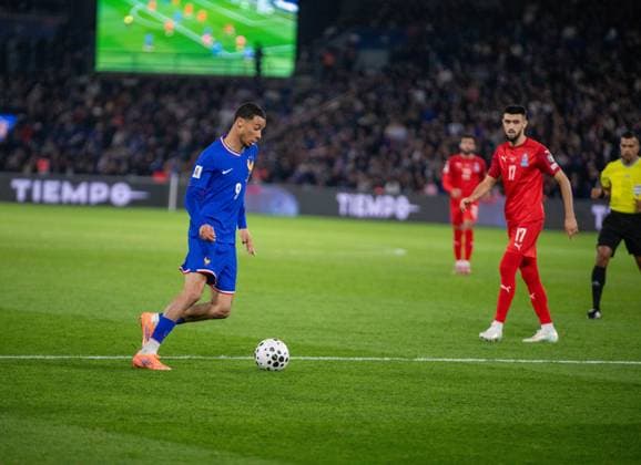 October 10, 2025, Paris, Å½Le-De-France, France: October 10, 2025, Paris, France: Hugo Ekitike at the Parc des Princes during France - Azerbaijan. Paris France - ZUMAp284 20251010_zip_p284_028 Copyright: xMickaelxPintax