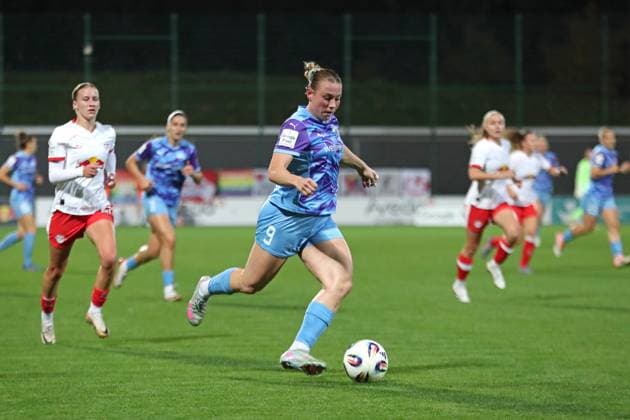 Google Pixel Frauen-Bundesliga, RB Leipzig - SGS Essen; 10.10.2025 Ramona Maier (9, SGS Essen) Fußball, Google Pixel Frauen-Bundesliga, Saison 2025 2026, 6. Spieltag: RB Leipzig vs. SGS Essen am 10.10.2025, Trainingszentrum Cottaweg, Leipzig. DFB REGULATIONS PROHIBIT ANY USE OF PHOTOGRAPHS AS IMAGE SEQUENCES AND OR QUASI-VIDEO. Copyright: xBEAUTIFULxSPORTS JanxKaeferx
