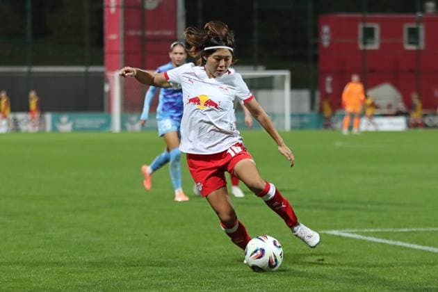 Google Pixel Frauen-Bundesliga, RB Leipzig - SGS Essen; 10.10.2025 Kai Kadowaki (15, RB Leipzig). Fußball, Google Pixel Frauen-Bundesliga, Saison 2025 2026, 6. Spieltag: RB Leipzig vs. SGS Essen am 10.10.2025, Trainingszentrum Cottaweg, Leipzig. DFB REGULATIONS PROHIBIT ANY USE OF PHOTOGRAPHS AS IMAGE SEQUENCES AND OR QUASI-VIDEO. Copyright: xBEAUTIFULxSPORTS JanxKaeferx