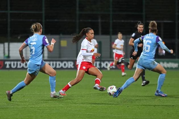 Google Pixel Frauen-Bundesliga, RB Leipzig - SGS Essen; 10.10.2025 Lisa Baum (11, RB Leipzig). Fußball, Google Pixel Frauen-Bundesliga, Saison 2025 2026, 6. Spieltag: RB Leipzig vs. SGS Essen am 10.10.2025, Trainingszentrum Cottaweg, Leipzig. DFB REGULATIONS PROHIBIT ANY USE OF PHOTOGRAPHS AS IMAGE SEQUENCES AND OR QUASI-VIDEO. Copyright: xBEAUTIFULxSPORTS JanxKaeferx