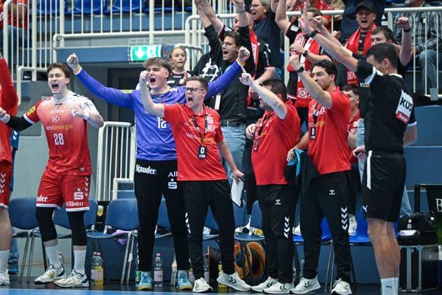 Germany, Handball, 2 Bundesliga, Matchday 7, 2025 2026, TuSEM Essen vs TV Großwallstadt, 10 10 2025, Sporthalle Am Hallo, Essen, Germany, Essener Bank cheers Copyright: xMarkusxVerwimpx