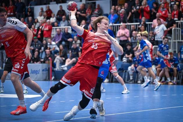Germany, Handball, 2 Bundesliga, 7 Matchday, 2025 2026, TuSEM Essen vs TV Großwallstadt, 10 10 2025, Sporthalle Am Hallo, Essen, Germany, Oskar Kostuj TuSEM Essen, 55 on goal throw Copyright: xMarkusxVerwimpx