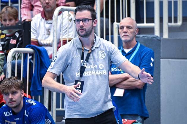 Germany, Handball, 2 Bundesliga, Matchday 7, 2025 2026, TuSEM Essen vs TV Großwallstadt, 10 10 2025, Sporthalle Am Hallo, Essen, Germany, Andrà Lohrbach TV Großwallstadt, Coach on the sidelines Copyright: xMarkusxVerwimpx